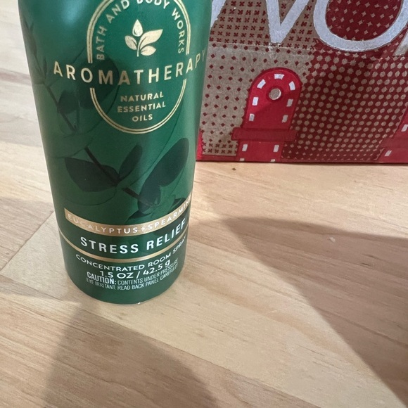 Bath and Body works “stress relief” room spray and candle - Picture 4 of 4